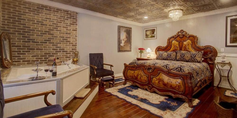 King Suite with Pool View interior